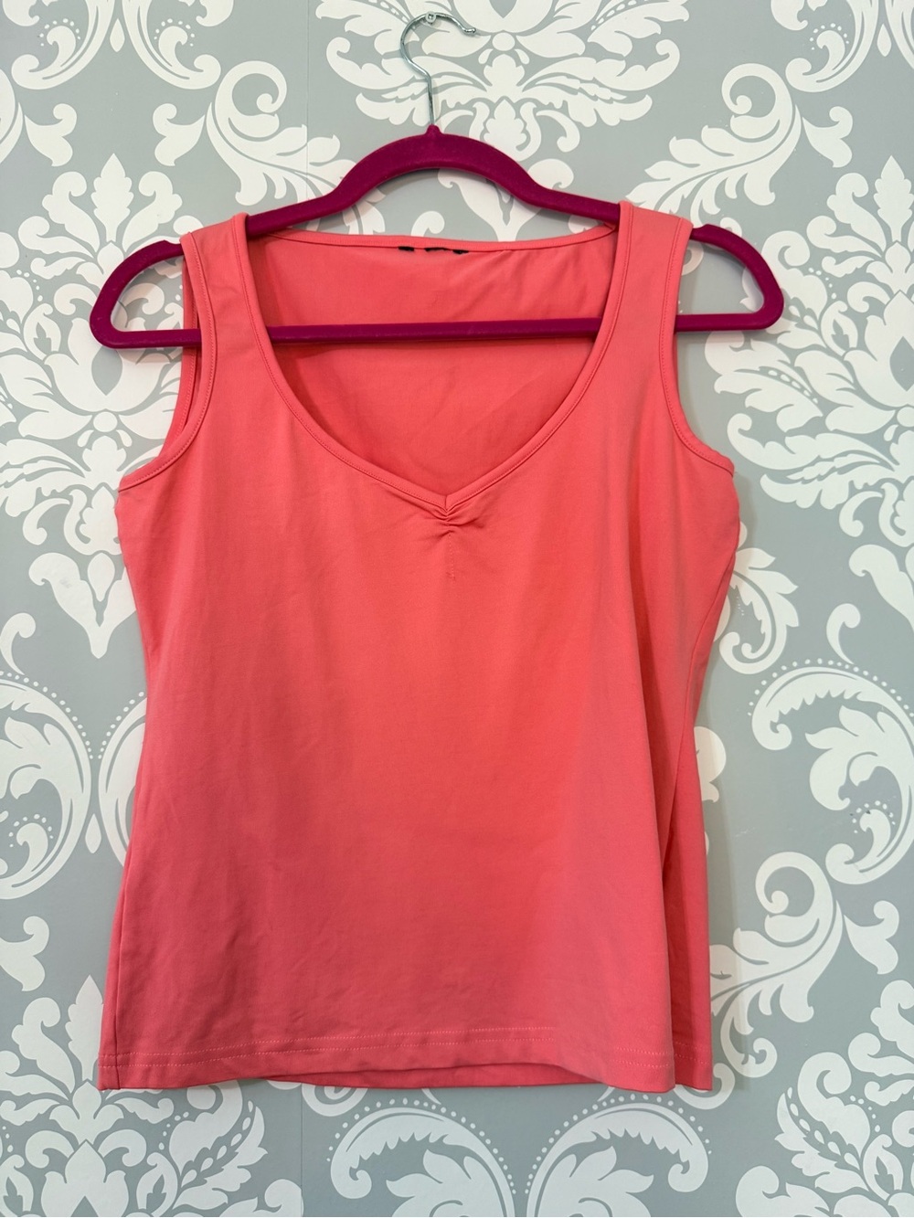 💫10/$25 • Women's Coral Scoop Neck Tank Top